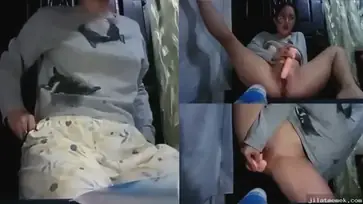 Bocil Imut Mainin Dildo Gede Memek Merah Becek Lumer HD