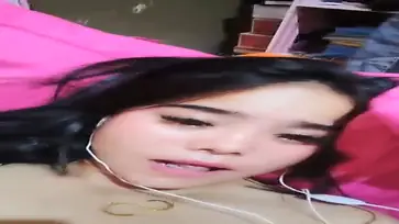 Earphone Putih Gaya Live Unik Memek Basah Hot
